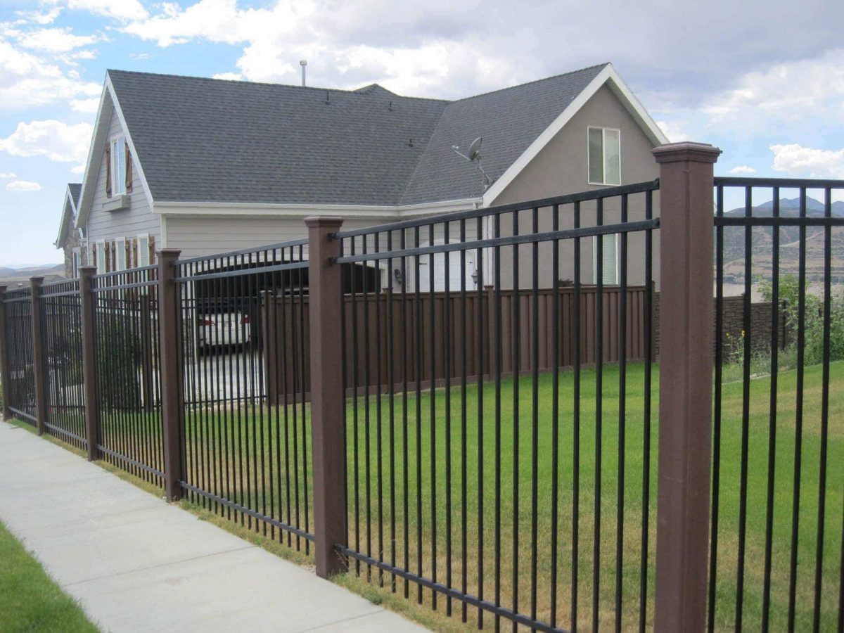 Trex Fencing with Ornamental Fence Paneling 1