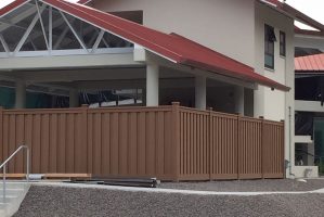 University-of-Hawaii-Admin-Building-Trex-Fencing
