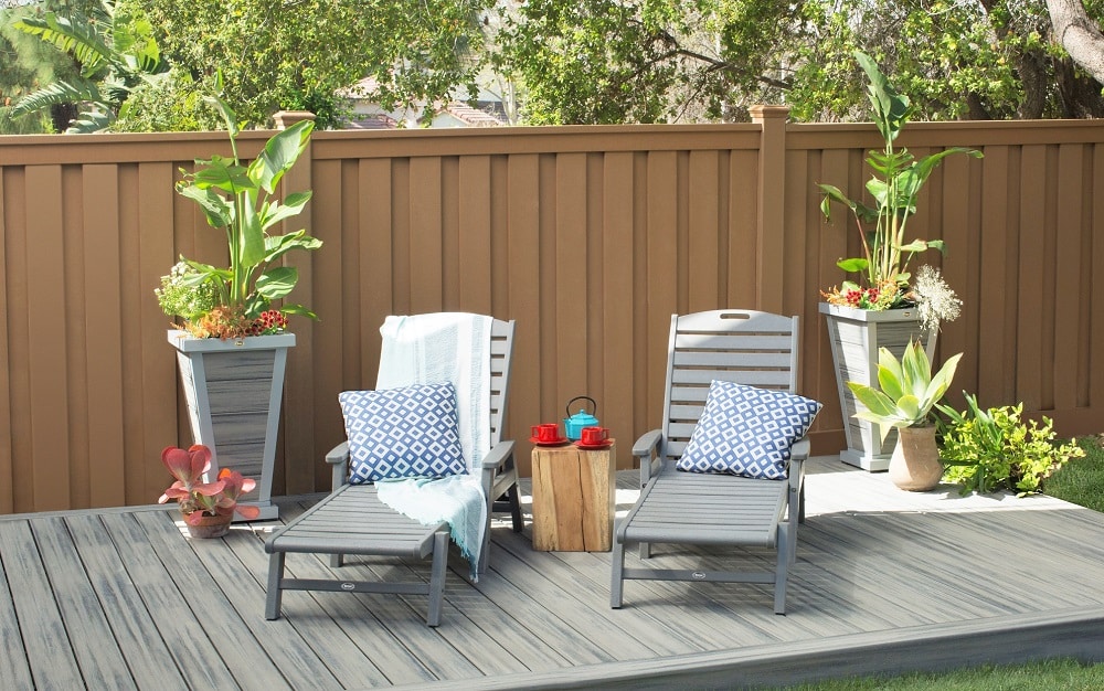 Trex Transend Island Mist deck and Trex Seclusions Saddle fence